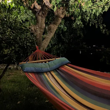 Διαμέρισμα With Cute Garden Space