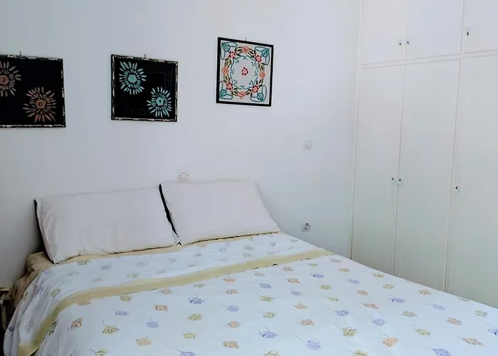 With Cute Garden Space Διαμέρισμα Νυδρί